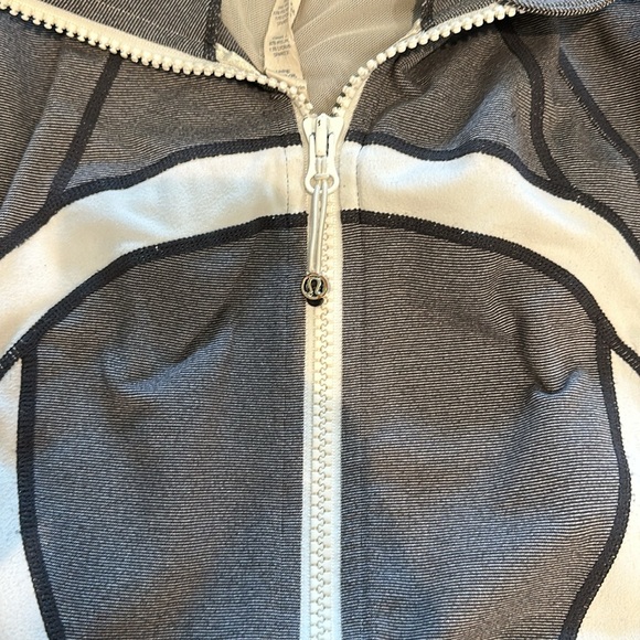 Lululemon define zip up. Size 8. - Picture 5 of 7
